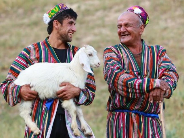 TOUR TAJIKISTAN :  IL PENDOLO DI RUDAKI